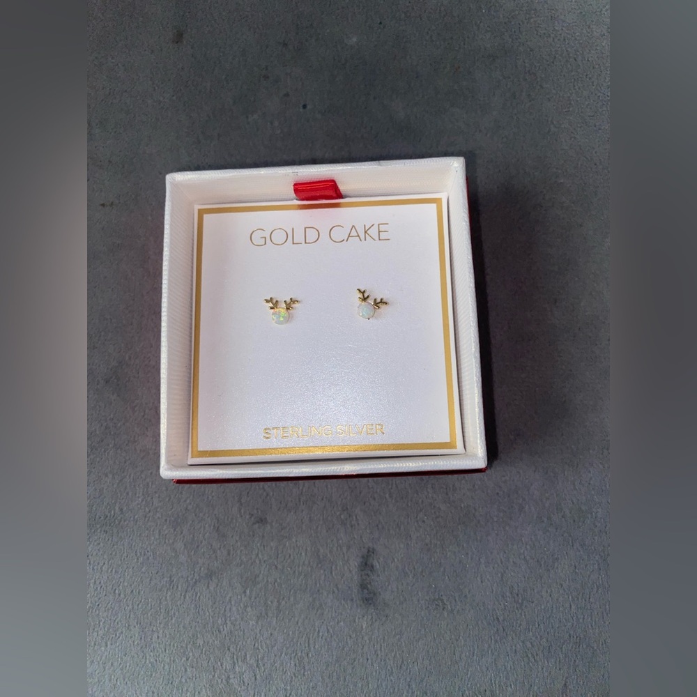 BNIB Gold Cake Reindeer Earrings $45 Christmas 2025